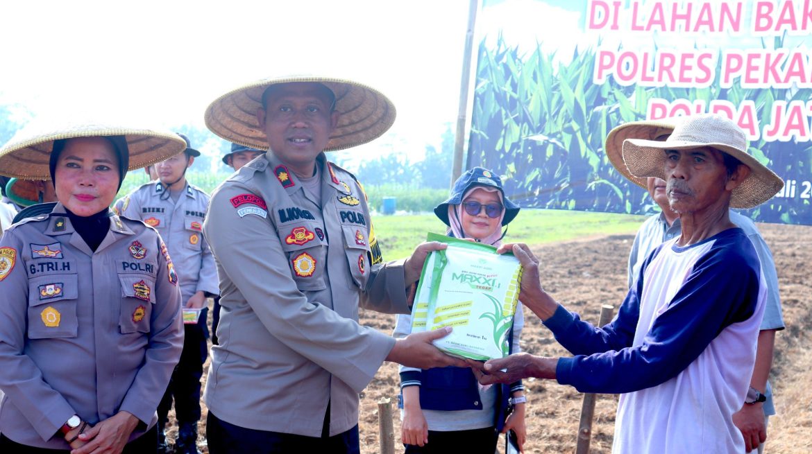 Polres Pekalongan Tanam Jagung di Lahan Baku, Dukung Ketahanan Pangan Nasional