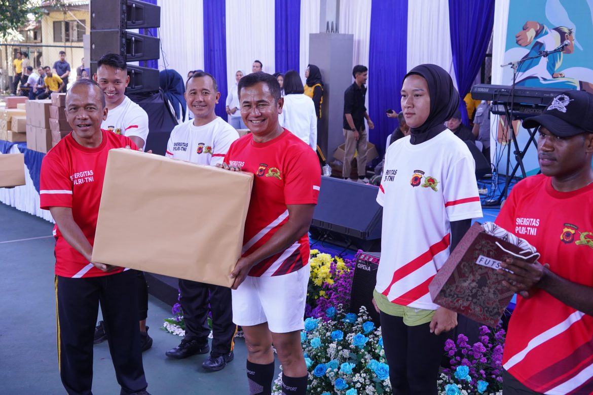 Polda Jabar dan Pussenif Pererat Soliditas Lewat Olahraga Bersama   
