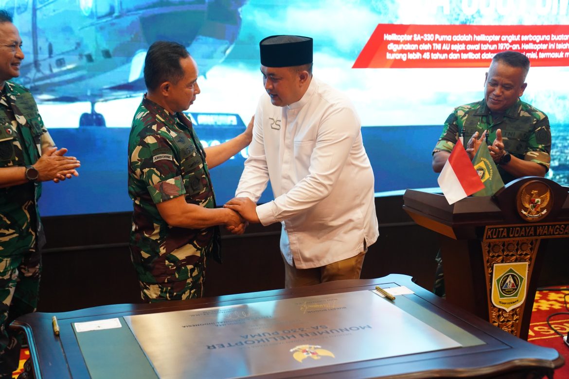 Panglima TNI Resmikan Monumen Helikopter SA-330 Puma di Cibinong, Bogor   
