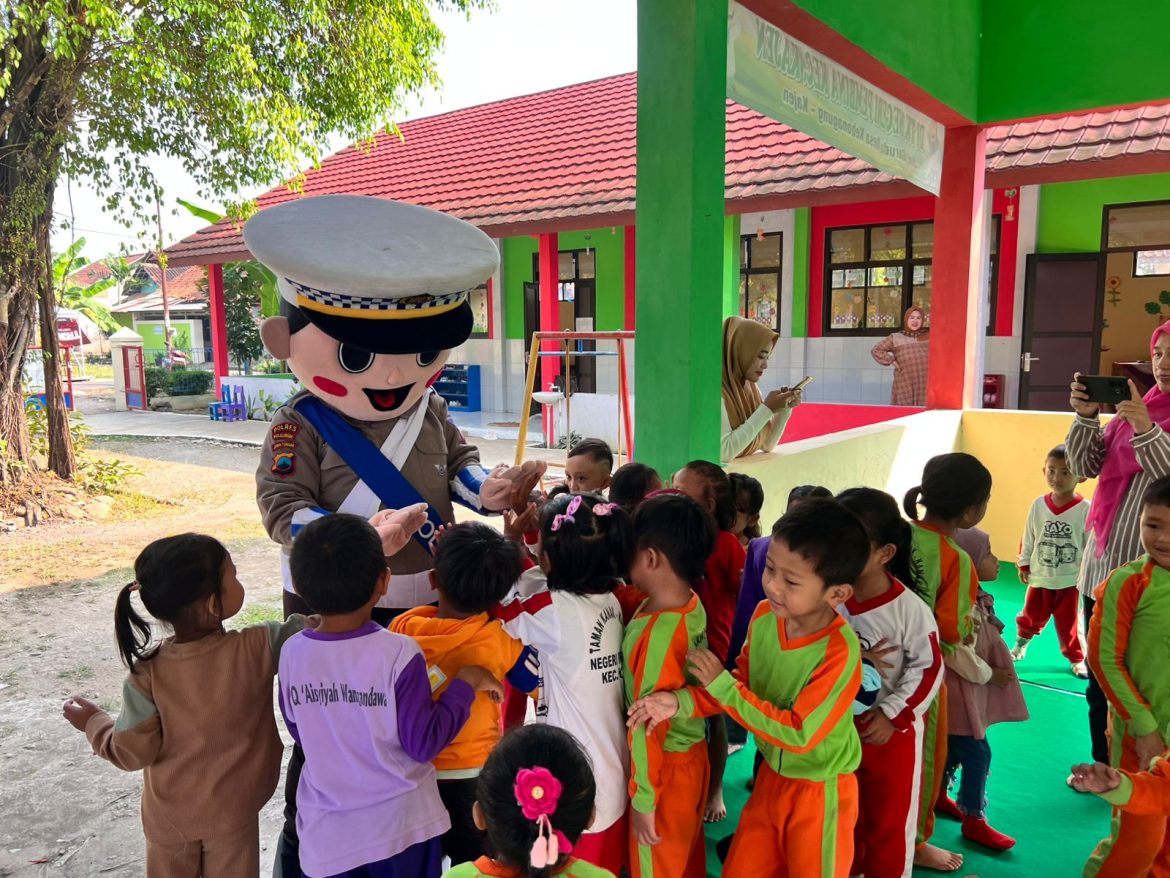 Polantas Pekalongan Ajak Siswa Tk Jadi Duta Keselamatan Lalu Lintas di Hari Anak Nasional