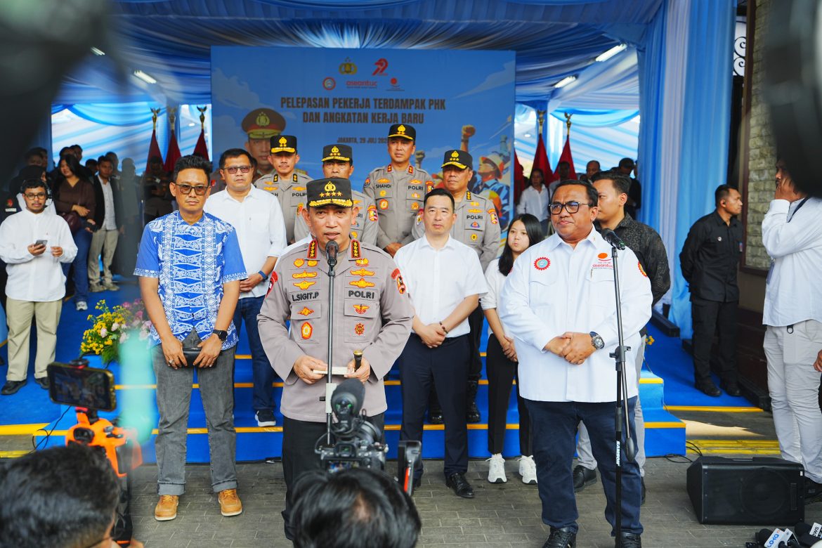Lepas Buruh Terdampak PHK dan Angkatan Kerja Baru, Kapolri: Kabar Gembira di Tengah Dampak Global    