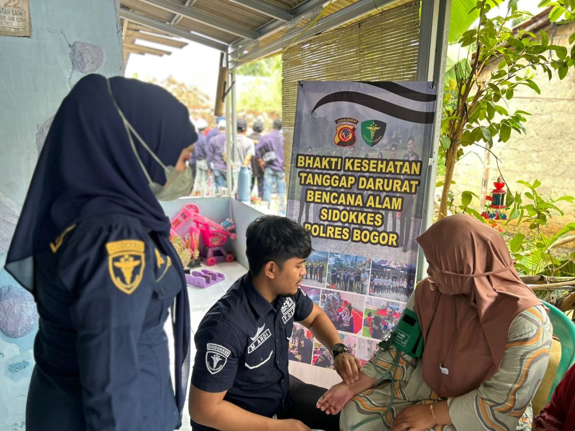 Dokkes Polres Bogor Laksanakan Bhakti Kesehatan Tanggap Bencana di Rancabungur   