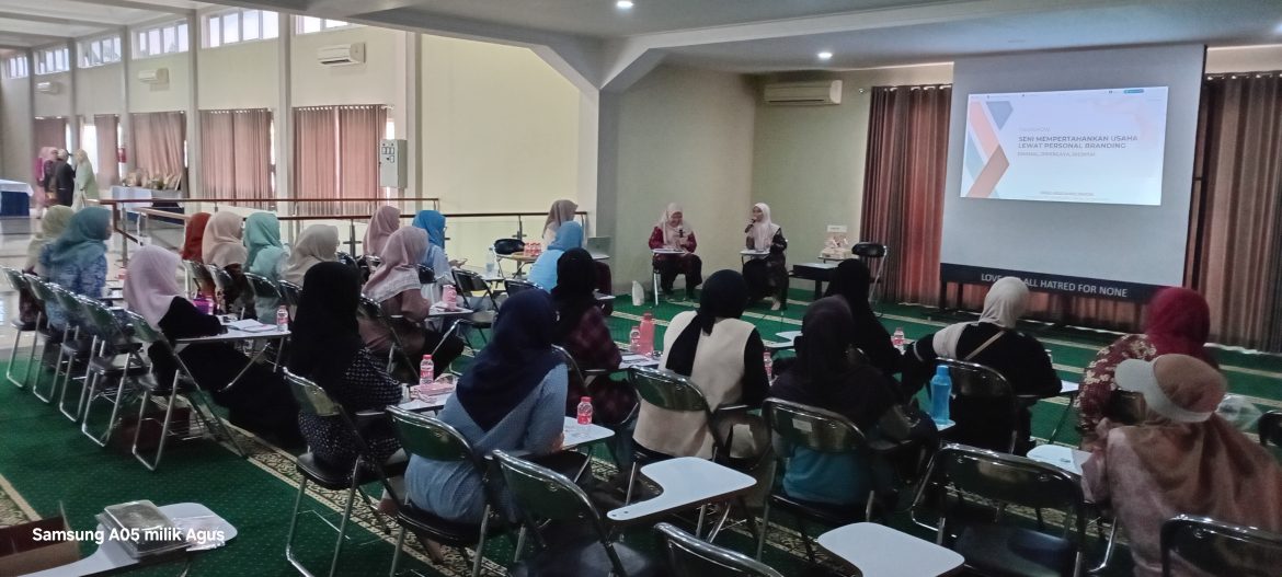 Lajnah Imaillah Indonesia Gelar Baksos HUT RI ke-80 dan 1 Abad Jemaat Ahmadiyah   