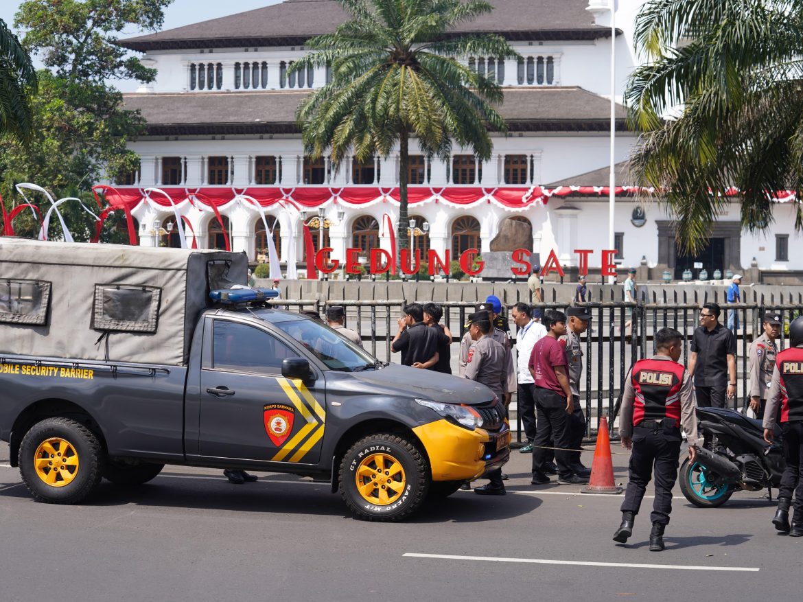 Satgas Pemberantasan Premanisme Polda Jabar Gelar Show of Force dan Sosialisasi   