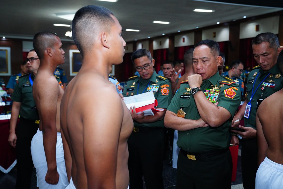 Panglima TNI Pimpin Sidang Pantukhir Pusat Penerimaan Taruna Akademi TNI TA 2025   