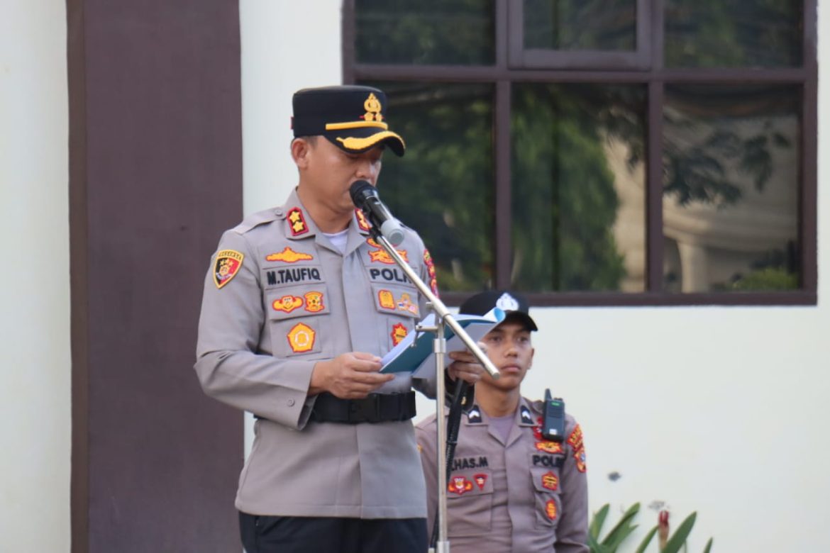 Pimpin Upacara Kenaikan Pangkat Pengabdian, Kapolres Aceh Tengah Berikan Apresiasi dan Penghargaan kepada 15 Personel Berprestasi   