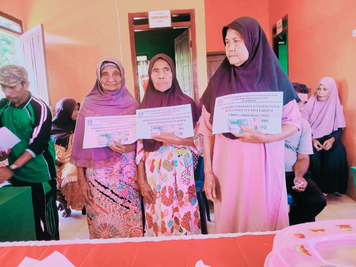 Pemdes Yoyok Sukses Salurkan BLT-DD Kepada 22 KPM, Dan Insentif Bagi Aparatur Desa Di Tahun 2025