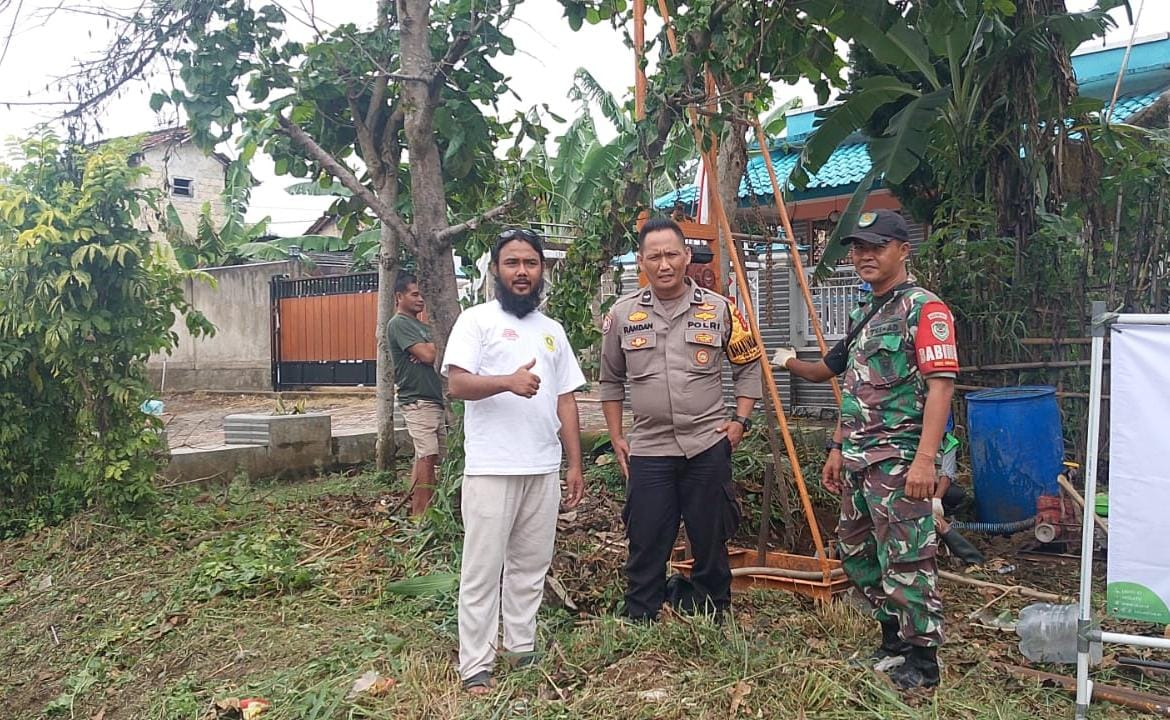 Sinergitas TNI-Polri, Bhabinkamtibmas dan Babinsa Sambangi Warga Desa Ciburuy Cegah TPPO   
