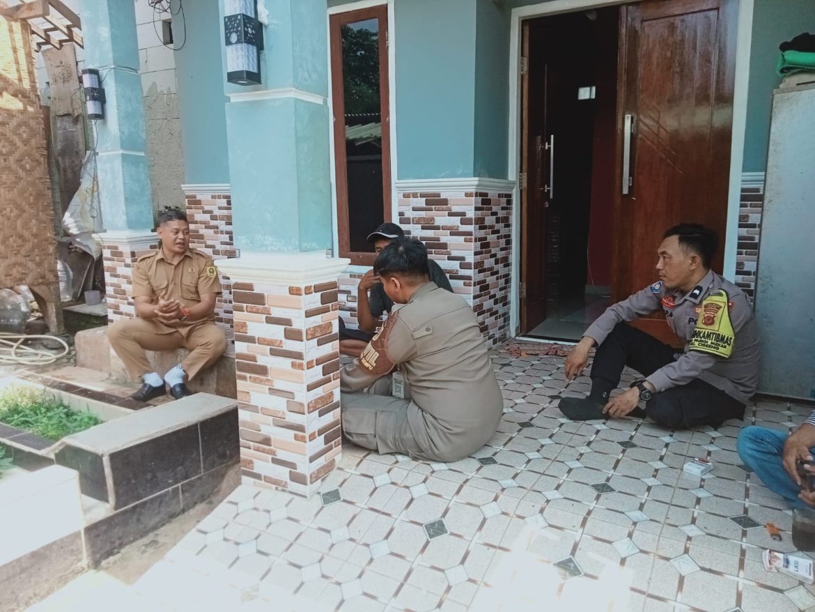 Pererat Sinergi, Bhabinkamtibmas Polsek Parung Jalin Kedekatan dengan Warga Desa Binaan   