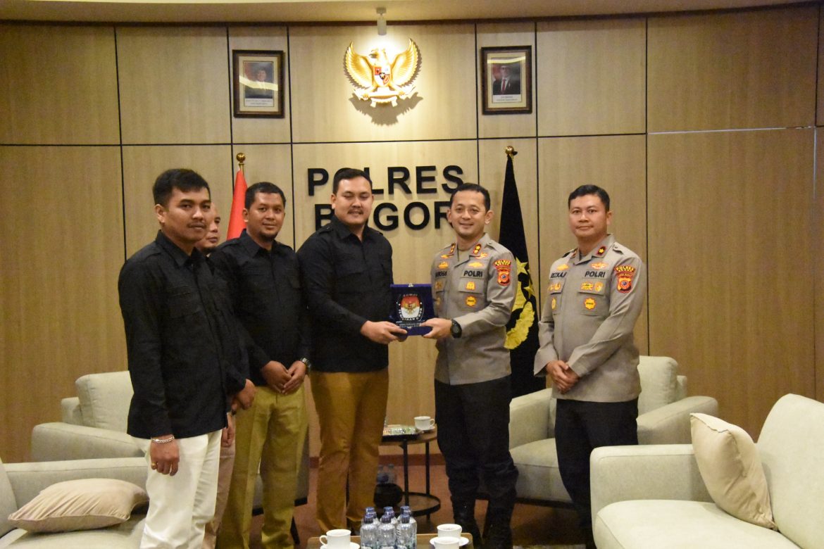 Kapolres Bogor Laksanakan Audiensi dengan Ketua KPU Kabupaten Bogor Bahas Sinergi Hadapi Perubahan Sistem Pemilu   