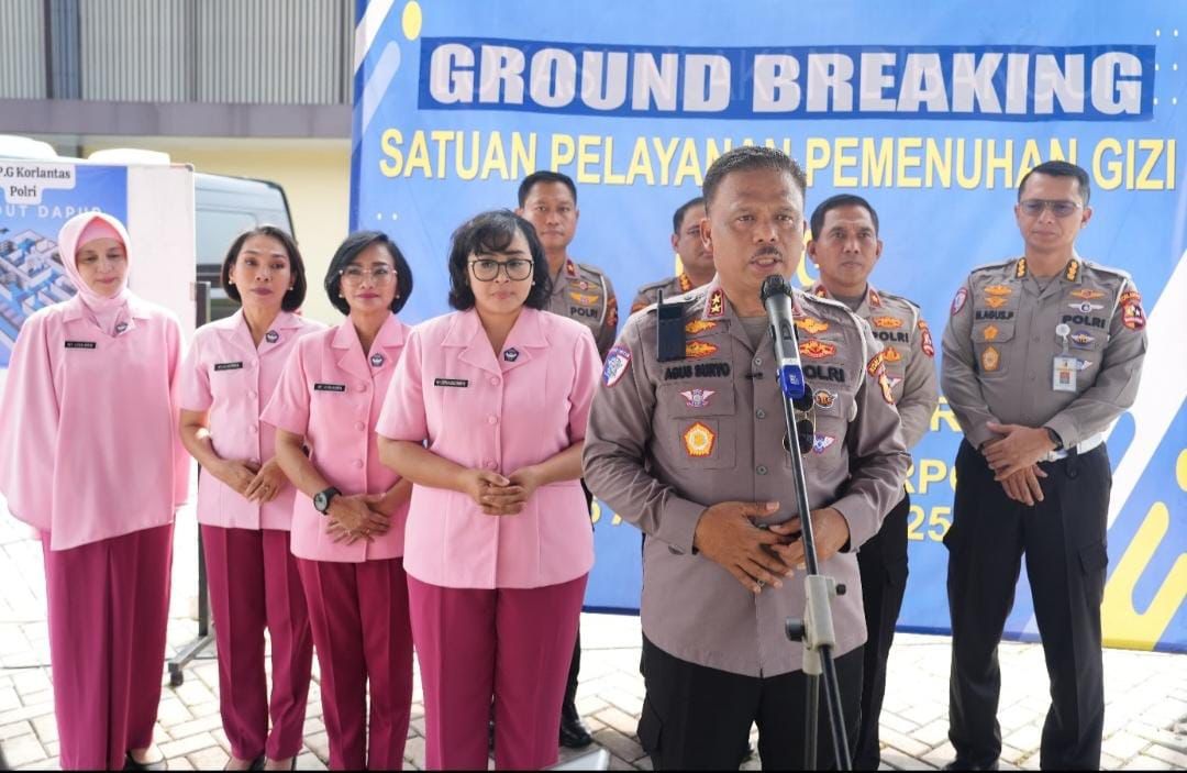 Sukseskan Program MBG dari Pemerintah, Kakorlantas Tinjau Langsung Groundbreaking SPPG Korlantas Polri    