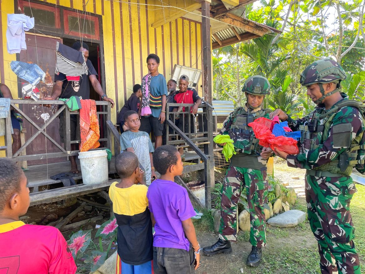 Perkokoh tali asih Satgas Pamtas Kewilayahan RI-PNG Yonif 521/DY Pembinaan teritorial di Distrik Benawa   