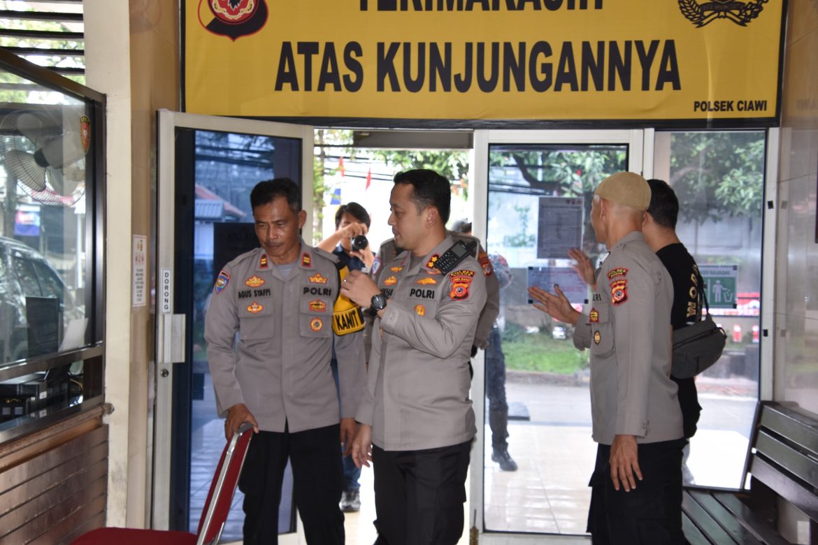 Kapolres Bogor AKBP Wikha Ardilestanto, S.H., S.I.K., M.Si. Lakukan Kunjungan Pengecekan ke Polsek Cijeruk dan Polsek Ciawi   