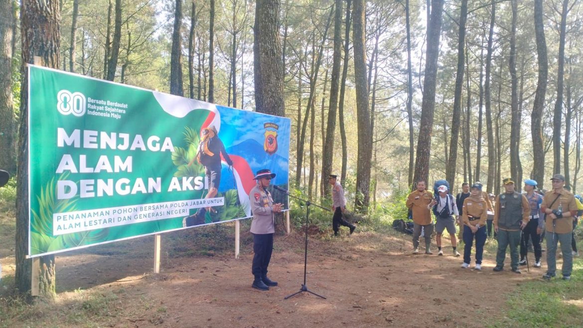 Kapolda Jabar Tanam 500 Pohon Endemik di Kaki Gunung Ciremai, Dukung Pelestarian Alam   