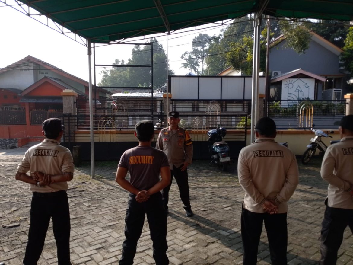 Bhabinkamtibmas Pasireurih Berikan Pembinaan Security untuk Perkuat Kamtibmas   