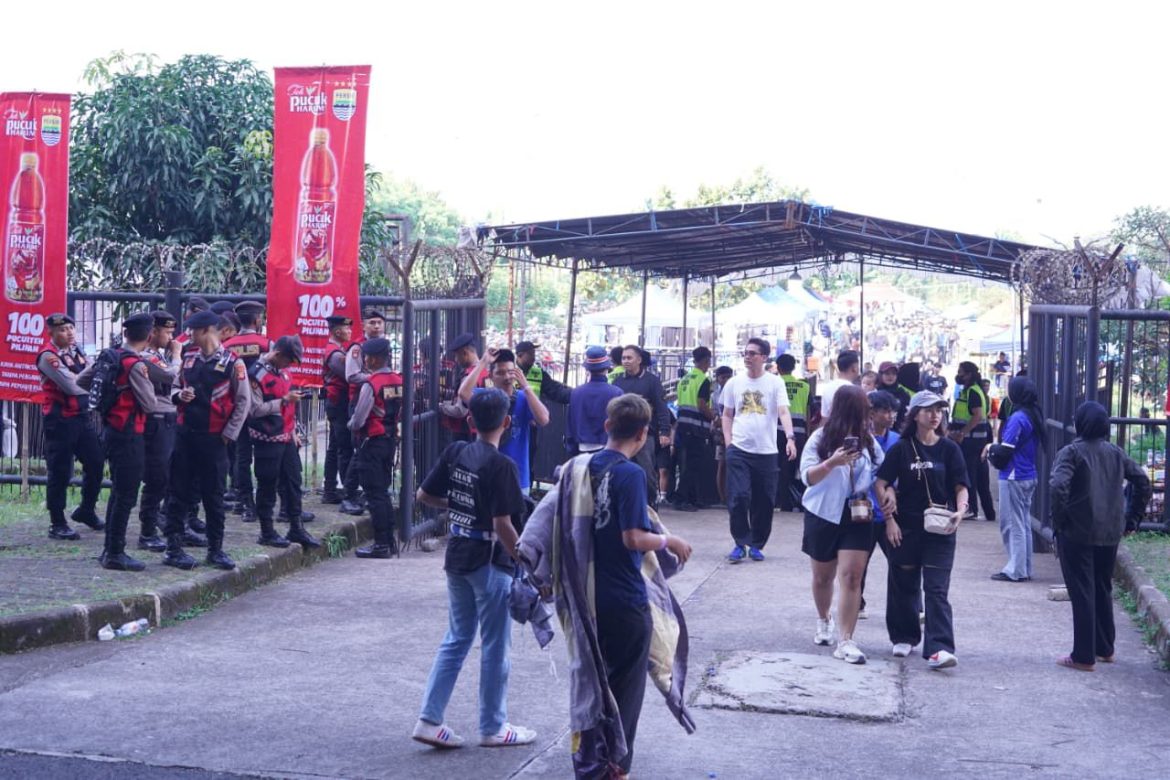 Karo Ops Polda Jabar Pimpin Pengamanan Pertandingan Liga 1 Persib Bandung vs Semen Padang   