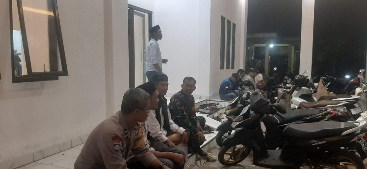 Bhabinkamtibmas Polsek Parung Bersinergi dengan TNI Jalin Kedekatan dengan Masyarakat Desa Binaan