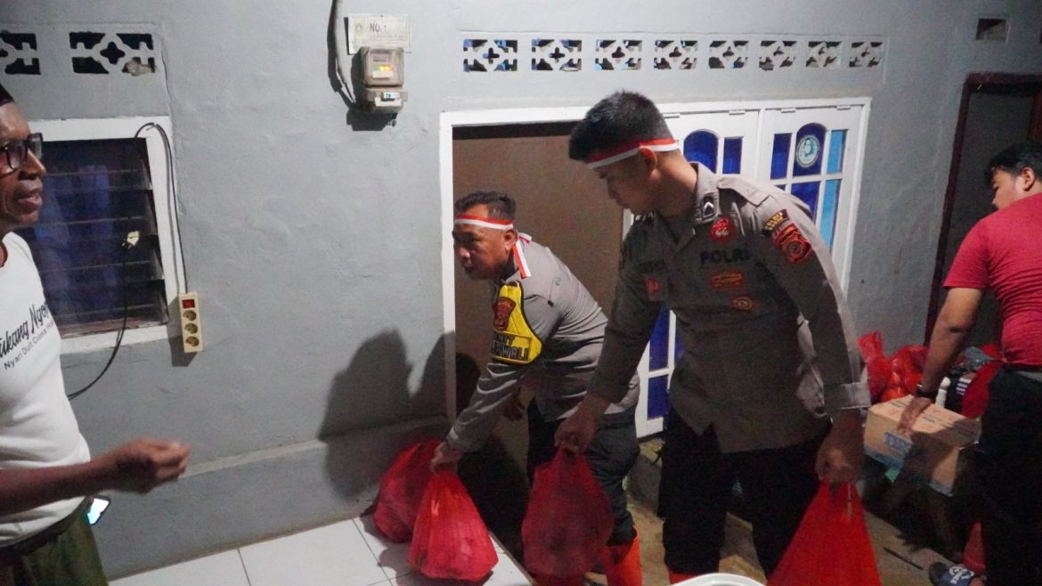Polres Bogor Salurkan Bantuan dan Layanan Kesehatan bagi Korban Banjir di Ranca Bungur   