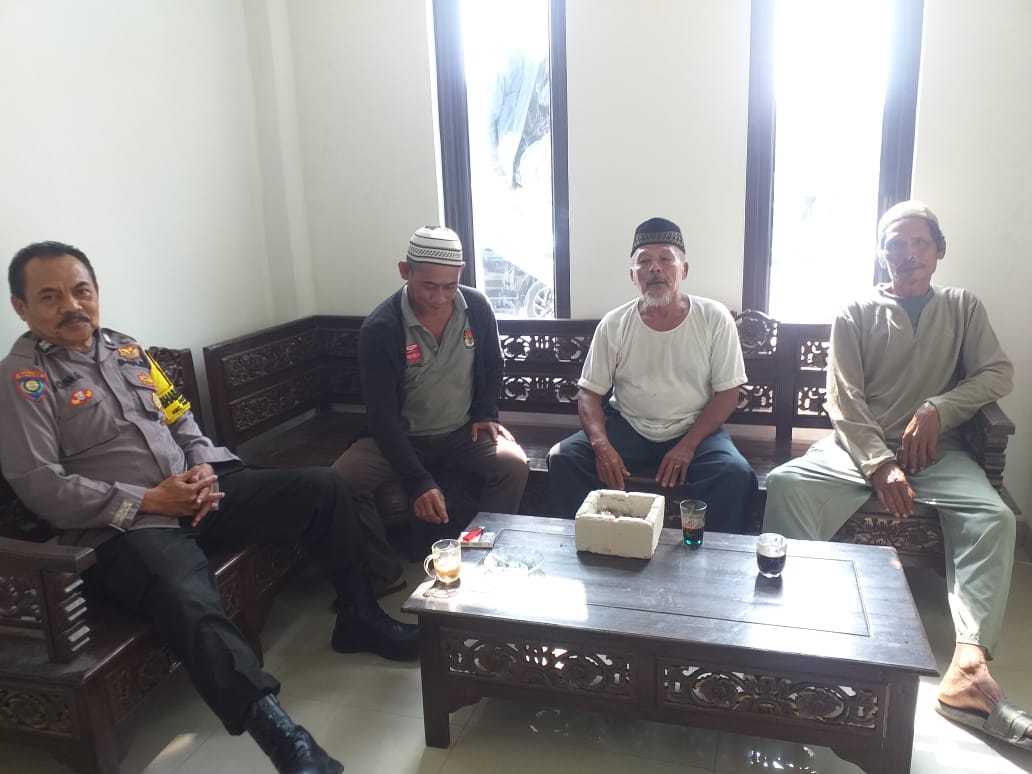 Dekatkan Diri ke Warga, Bhabinkamtibmas Parungpanjang Intensifkan Sambang dan Imbauan Kamtibmas   