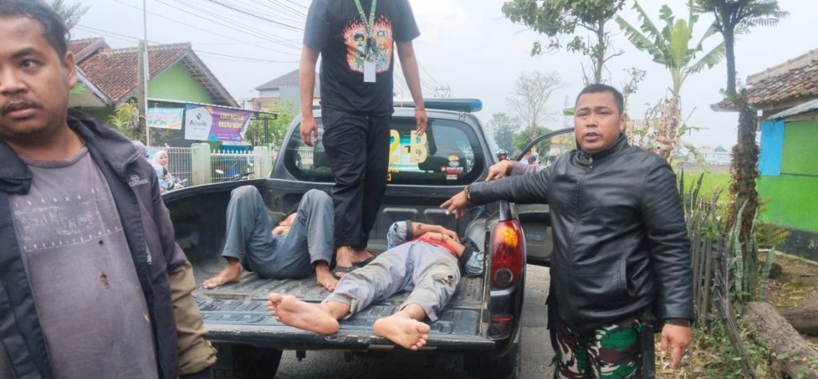 Polisi Evakuasi Laka Tunggal, Sepeda Motor Oleng, Dua Pelajar Tabrak Pagar   