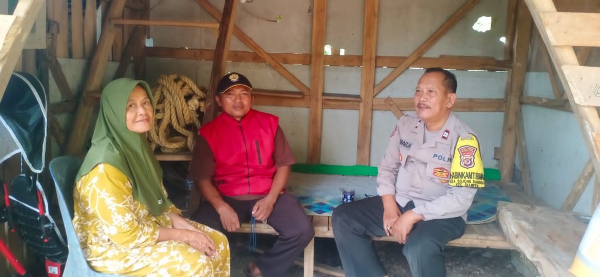 Bhabinkamtibmas Bojongrangkas Aktif Jalin Silaturahmi dan Tingkatkan Kewaspadaan Warga   