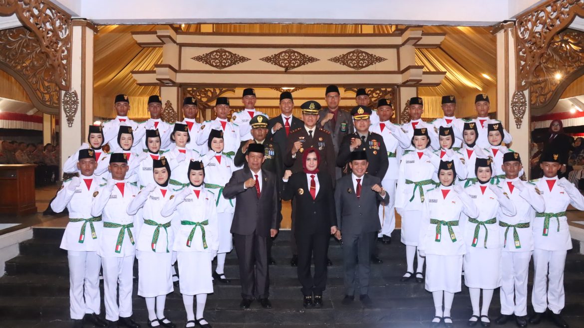 Kapolres Pekalongan Hadiri Pengukuhan Paskibraka 2025