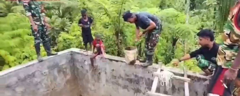 Satgas Yonif 763/SBA Pos Distrik Bamusbama Bersama Masyarakat Laksanakan Pembersihan Bak Mata Air    