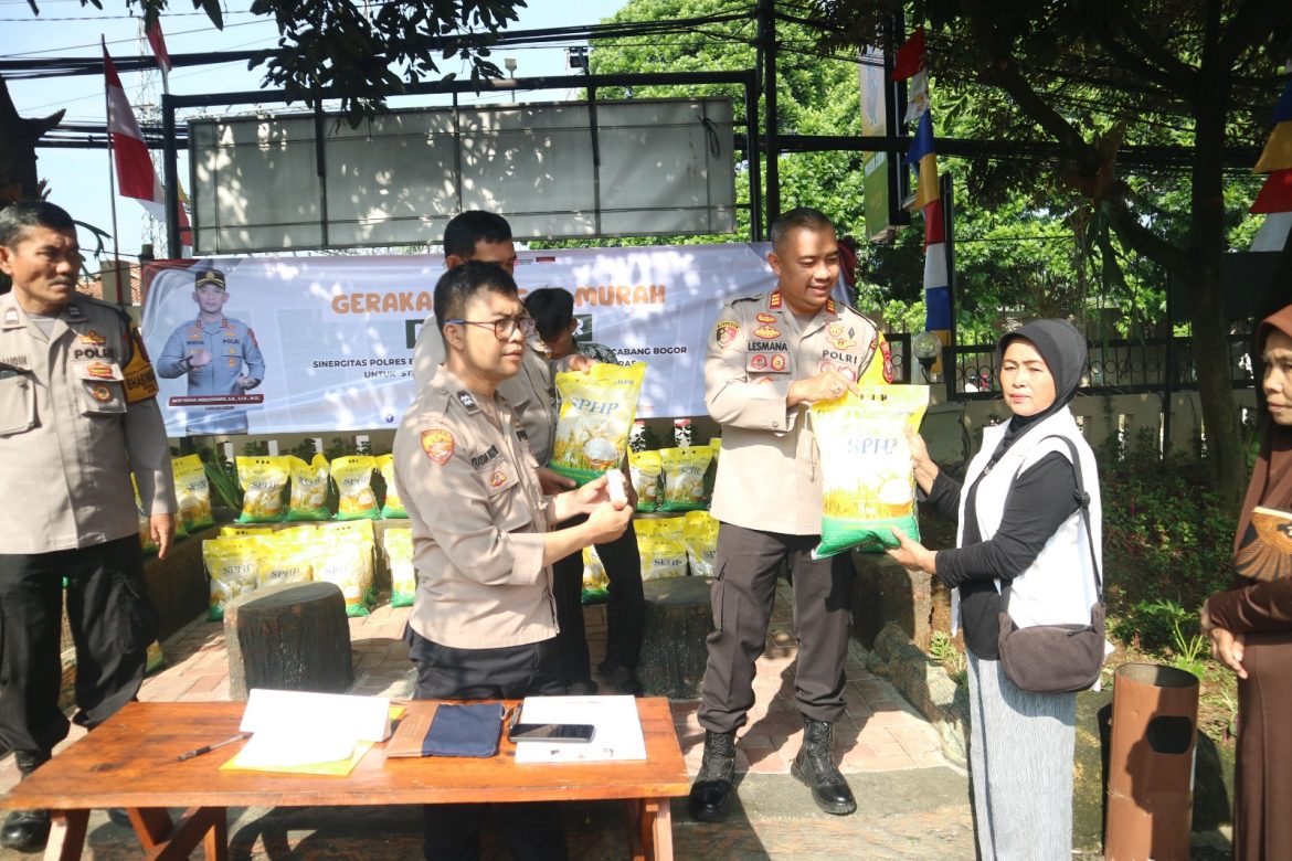 Polsek Ciawi Gelar Gerakan Pangan Murah, Ringankan Beban Masyarakat   