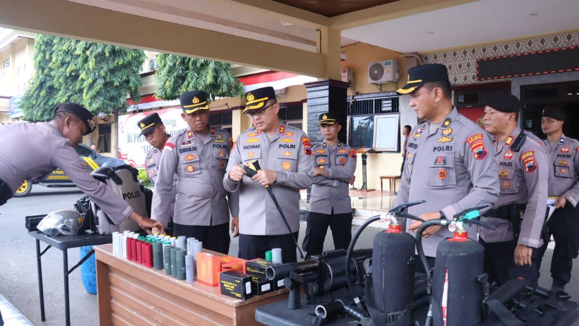 Cek  Amunisi dan Senjata Gas Air Mata, Kapolres Pekalongan : Pastikan dalam Kondisi baik