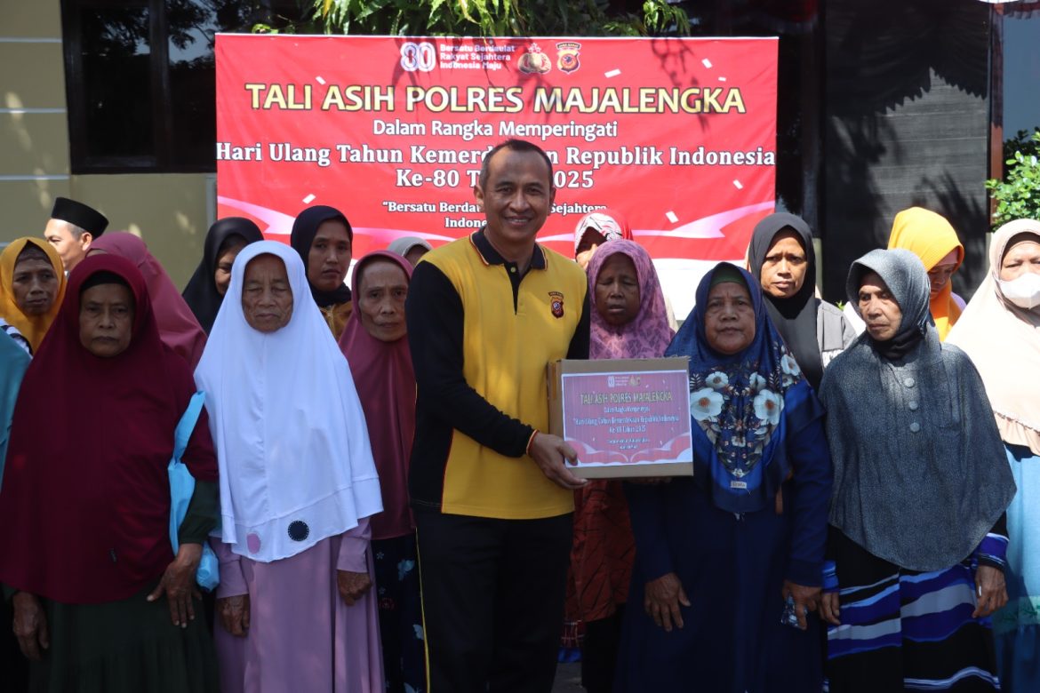 Sambut HUT RI ke 80, Polres Majalengka Gelar Bakti Sosial Bagikan 60 Paket Sembako   