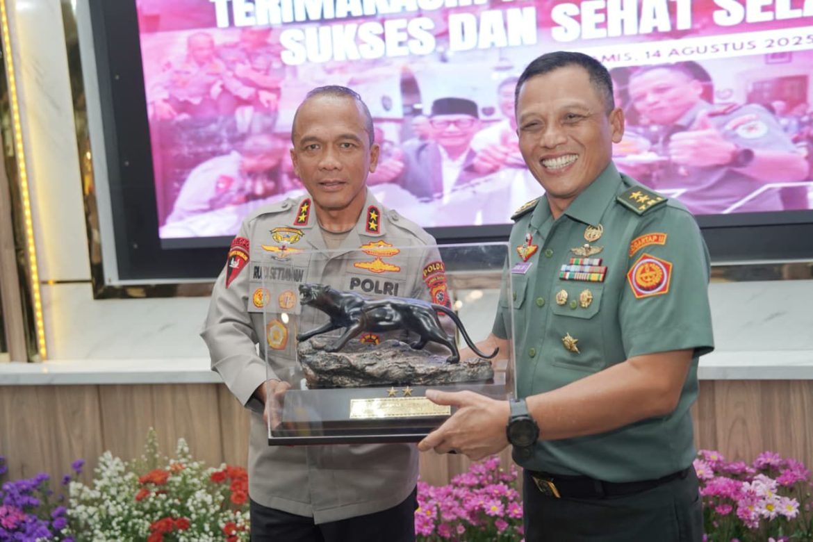 Sinergi TNI-Polri, Polda Jabar Gelar Acara Pelepasan Mayjen TNI Dadang Arif Abdurahman   