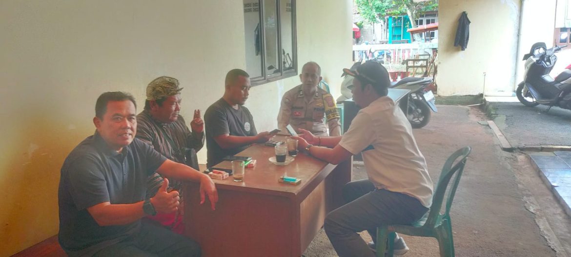 Bhabinkamtibmas Polsek Gunungsindur Polres Bogor Sambang Warga dan Silaturahmi dgn Warga Sampaikan Pesan Kamtibmas   