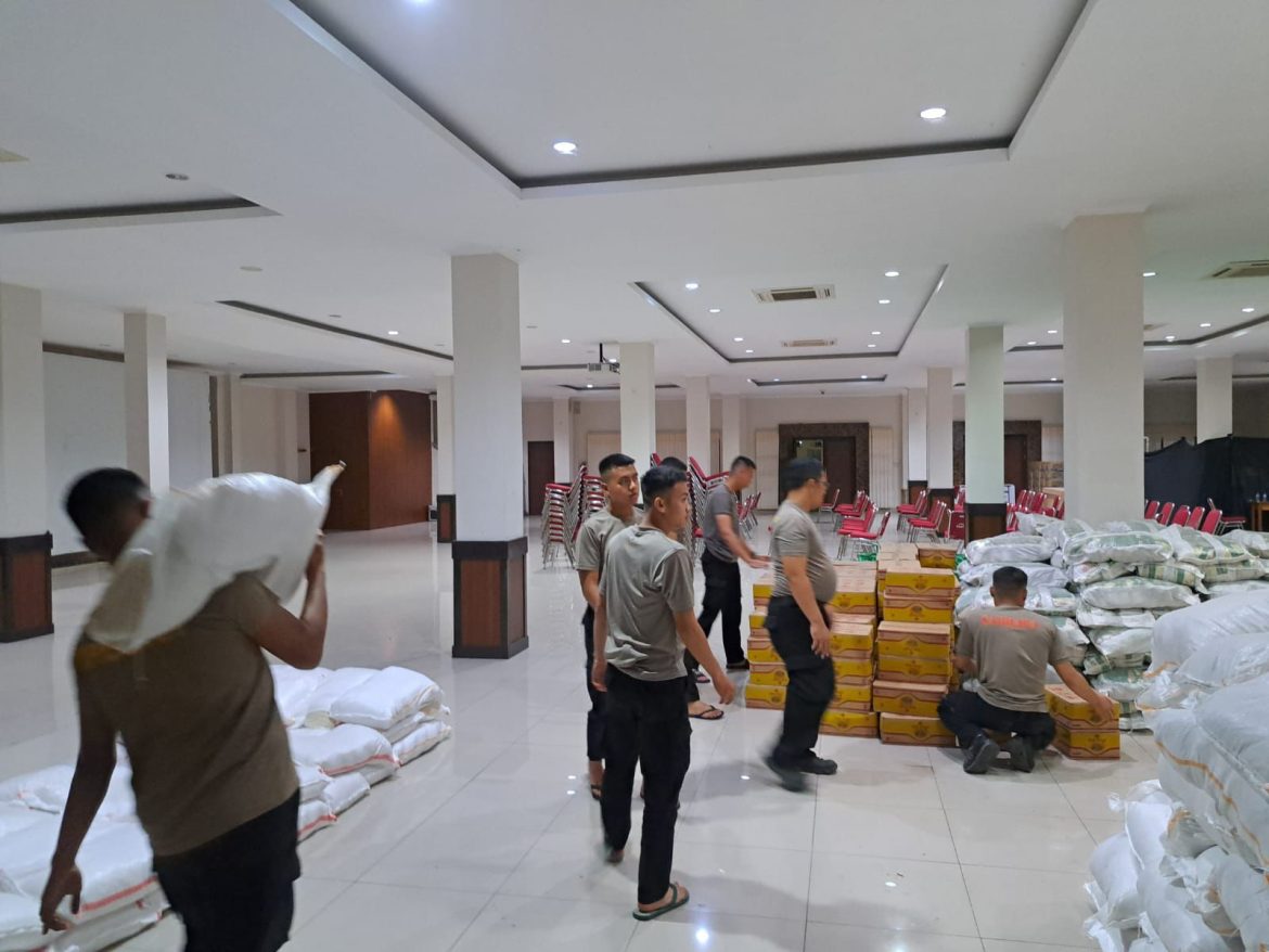 40 Ton Beras dan Ribuan Produk Sembako Dalam Gerakan Pangan Murah Polda Jabar Untuk Masyarakat   