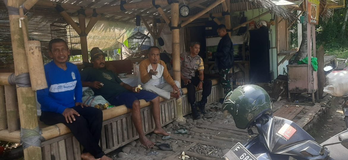 Bhabinkamtibmas Polsek Parung Bersinergi dengan TNI, Edukasi Warga Soal Jam Malam dan Pencegahan Tawuran   