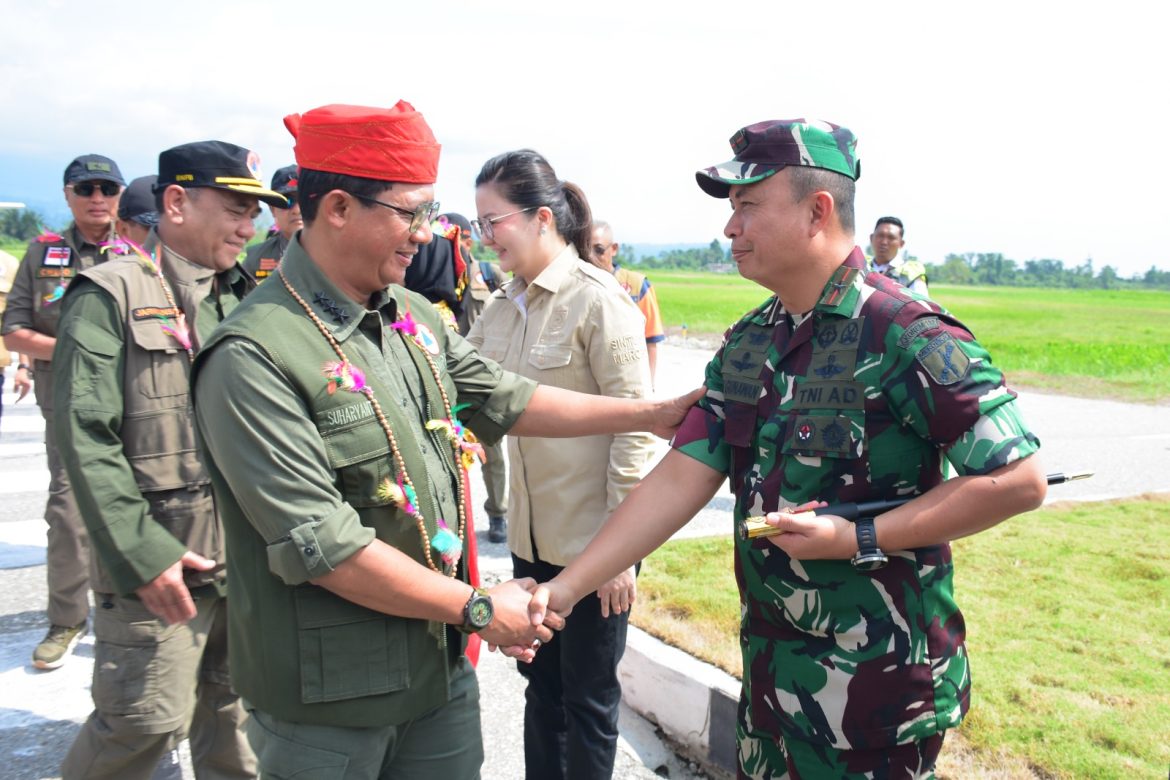 Danrem 132/Tadulako Dampingi Kepala BNPB Tinjau Daerah Terdampak Gempa di Poso   