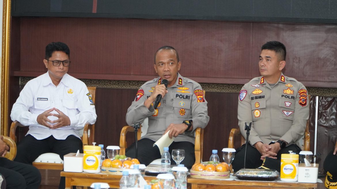 Kapolda Jabar Silaturahmi dengan Forkopimda Kota Cirebon, Tokoh Agama dan Tokoh Masyarakat   