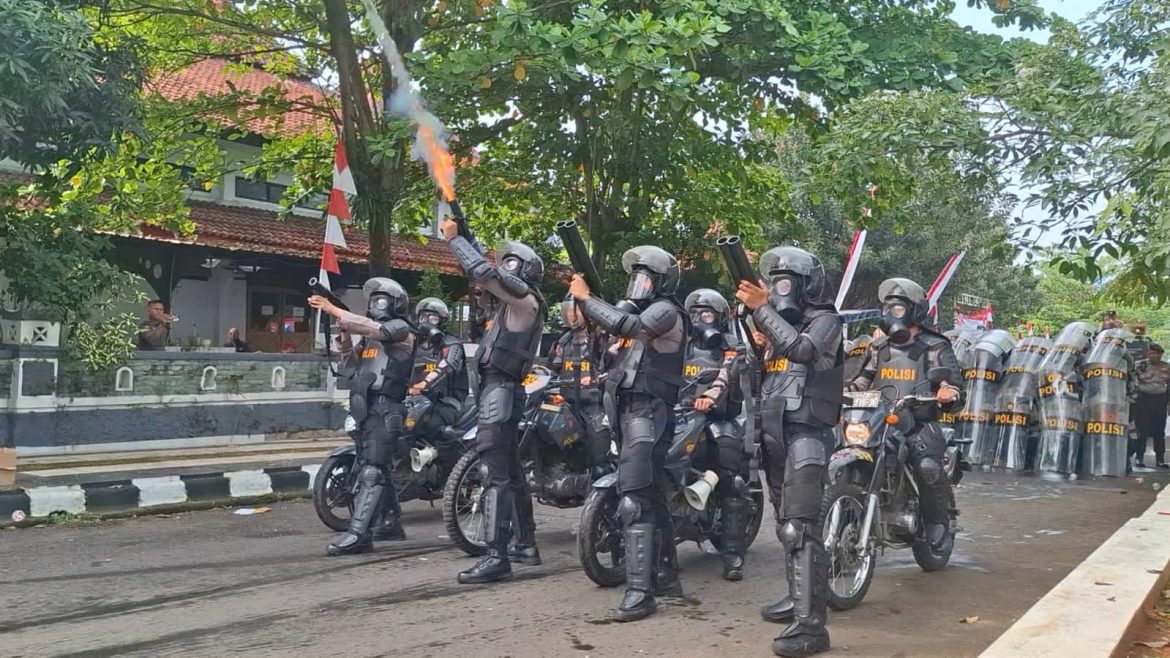 Polisi Pekalongan Antisipasi Aksi Anarkis Lewat Simulasi
