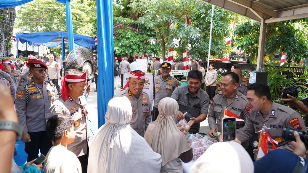Alumni Akpol 90 Hadirkan Pasar Murah di Pedurungan, Warga Antusias Nikmati Harga Bersahabat   