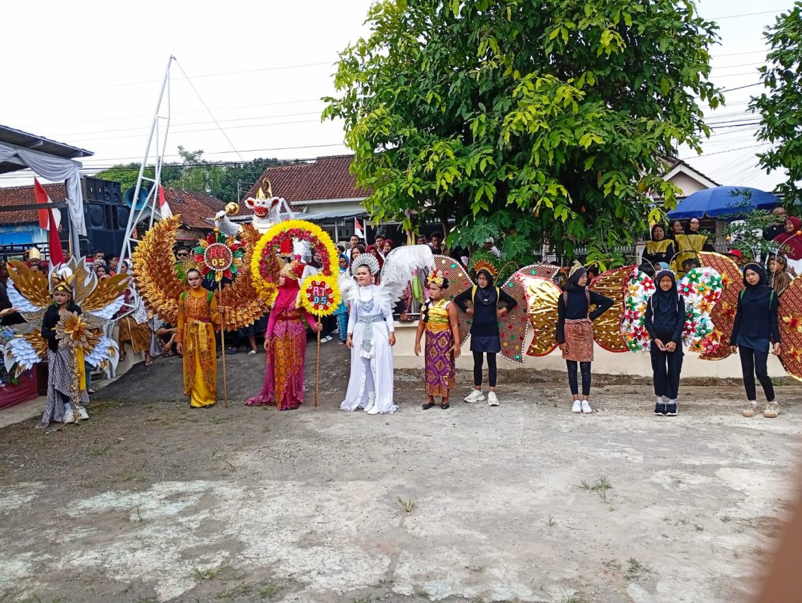 Warga Dukuh Nyamok RW 02 Sukses Gelar Jalan Sehat dan Karnaval Meriahkan HUT RI ke-80