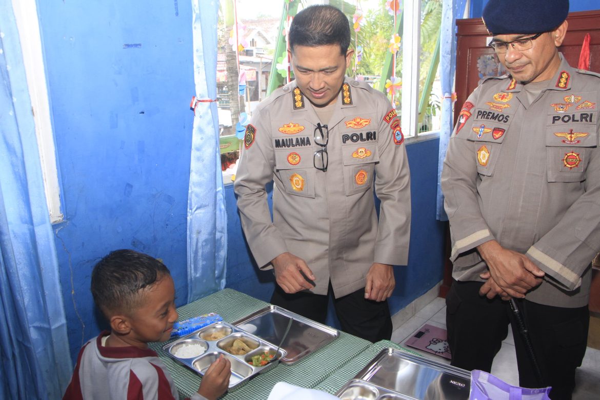 Polda Kalsel Grand Opening SPPG, Bagikan Makan Bergizi Gratis untuk 1.700 Anak   