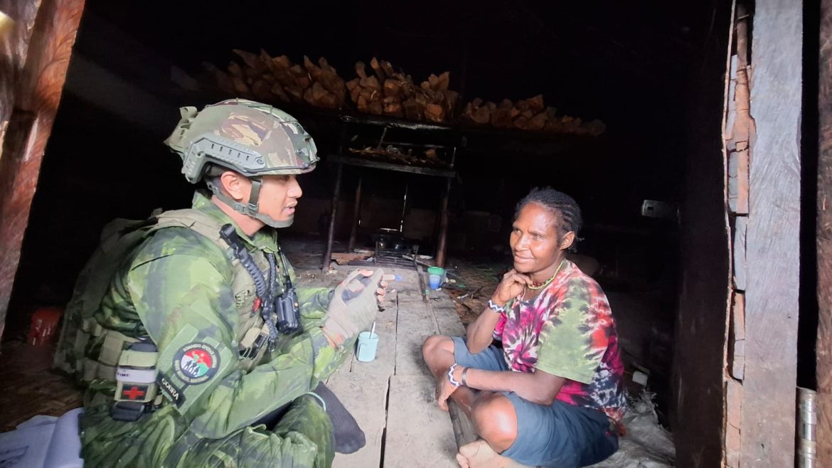 Safari Honai Satgas Yonif 700: Dari Sentuhan Kesehatan hingga Senyum Anak Papua   