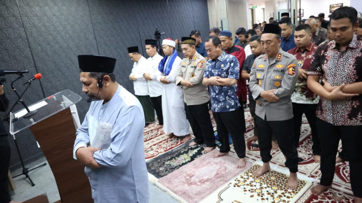 Divhumas Polri Gelar Shalat Gaib Untuk Almarhum Affan Kurniawan   