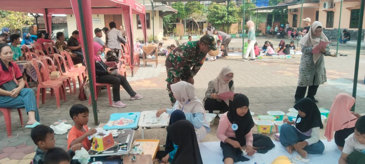 Pendampingan Babinsa Joyotakan Lomba Menggambar Siswa-siswi Taman Kanak-kanak ( TK ) Se-Kelurahan Joyotakan   