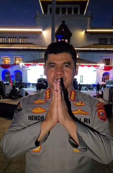 Polda Jabar Amankan Aksi Unjuk Rasa di Bandung Secara Humanis, Massa Bertindak Anarkis   