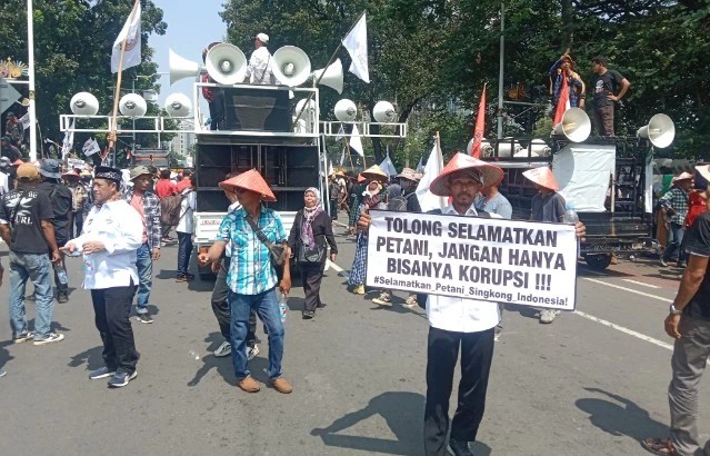 Petani Singkong Lampung Meminta Zulkifli Hasan dan Airlangga Hartarto Segera Dipecat Oleh Presiden Prabowo Subianto   