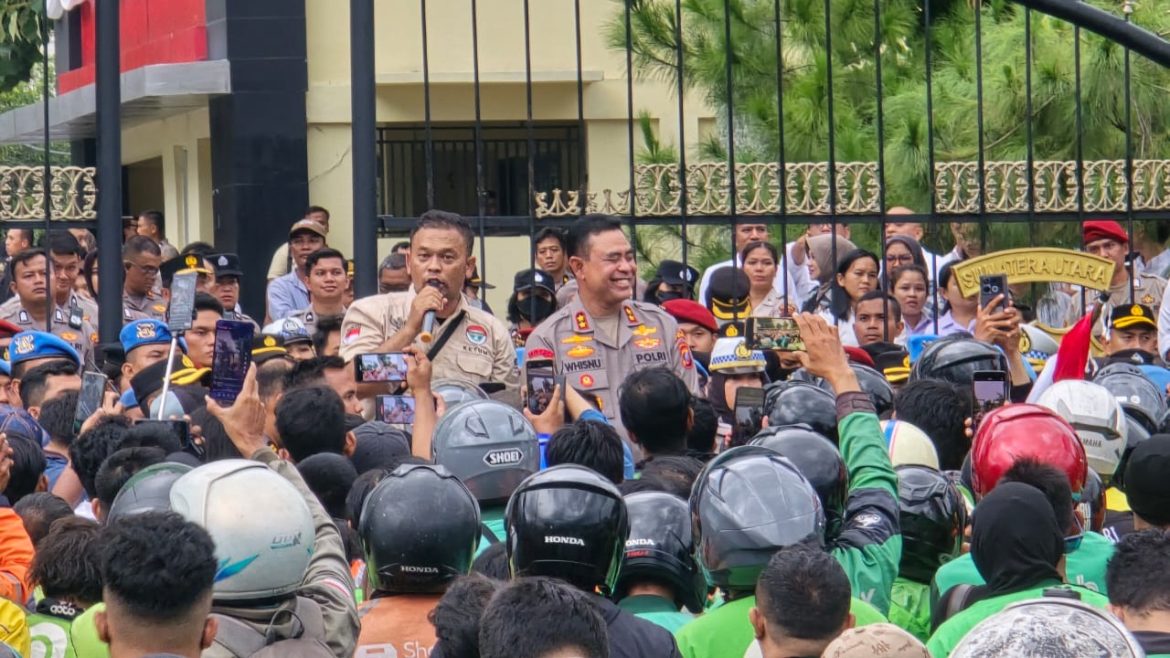 Godams Gelar Aksi Solidaritas, Kapoldasu Temui Massa   