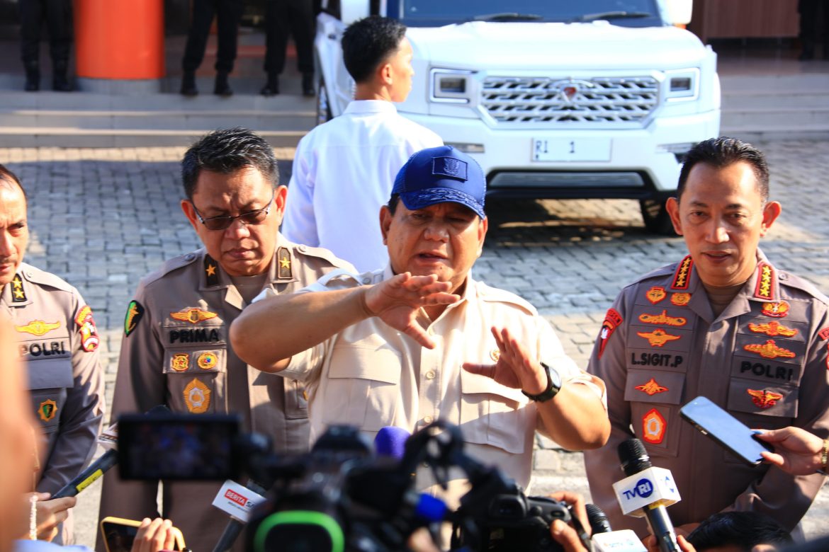 Prabowo: Polisi Terluka Saat Ricuh Akan Dapat Kenaikan Pangkat Luar Biasa   