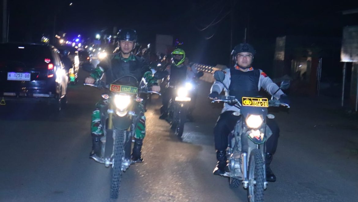 Kapolres Bersama Dandim 0710 Pekalongan Patroli Malam Naik Motor, Pantau Situasi Kamtibmas