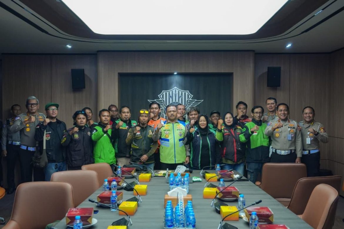 Polantas Menyapa Bersama Komunitas Ojek Online, Kakorlantas Ingatkan Keselamatan di Jalan Utama   