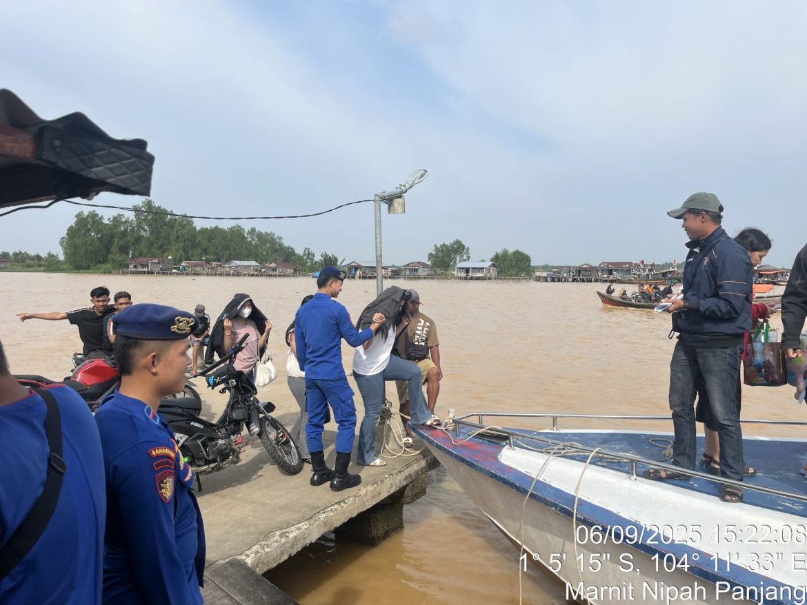 Personel Polairud Polda Jambi Amankan Keberangkatan Speed Boat di Nipah Panjang   